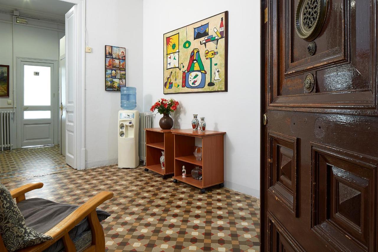 B&B Estudiantes Balmes Barcelona Luaran gambar