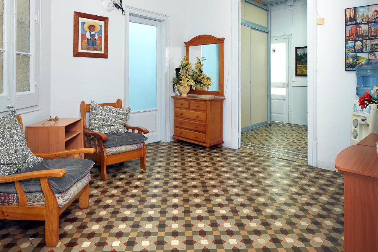 B&B Estudiantes Balmes Barcelona Luaran gambar