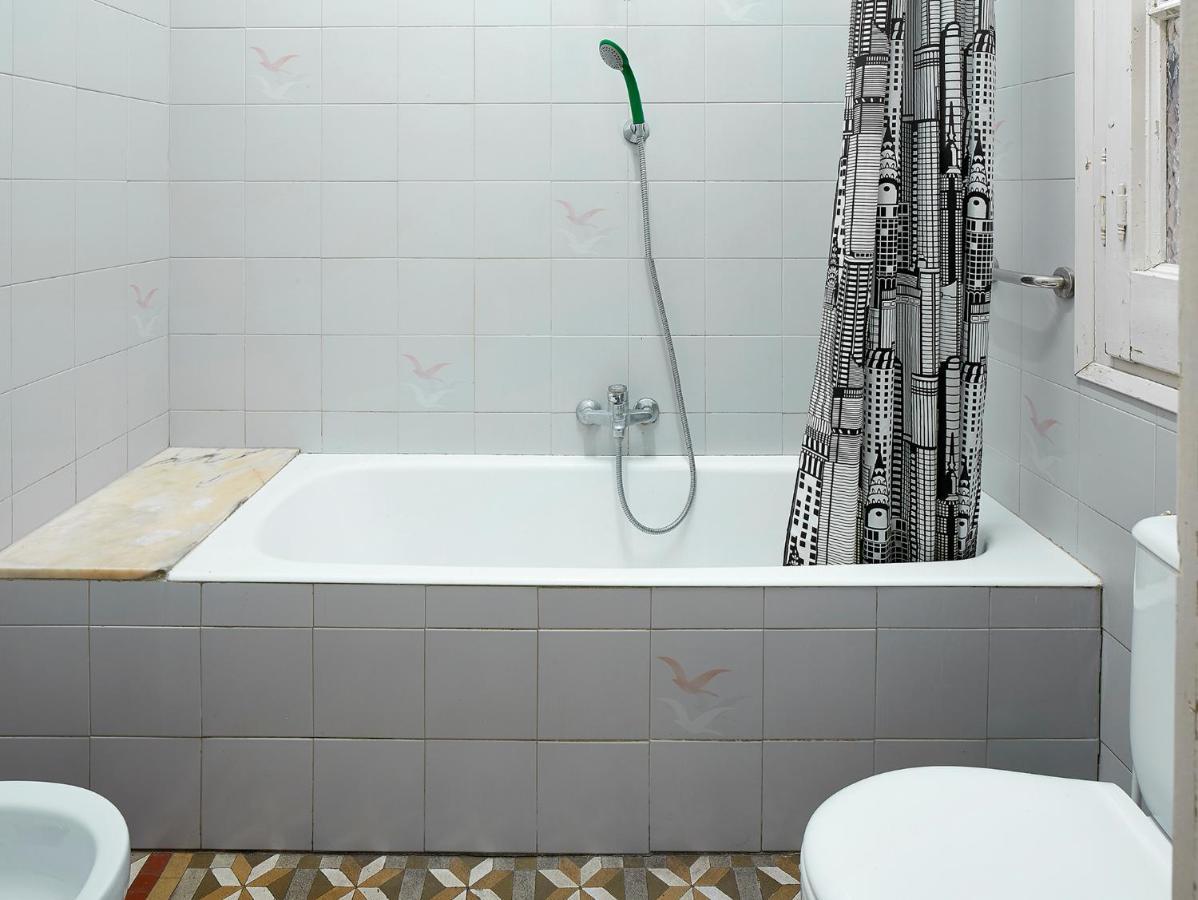 B&B Estudiantes Balmes Barcelona Luaran gambar